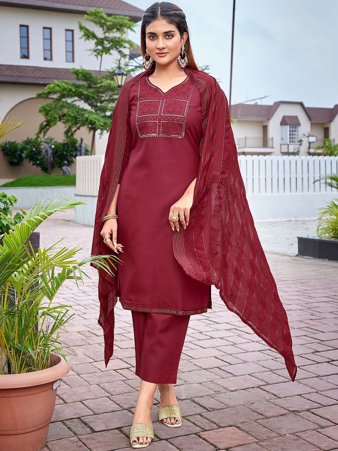 Royal Export Floral Yoke Design Sequined Straight Kurta With Trousers & Dupatta, Maroon
Royal Export Floral Yoke Design Sequined Straight Kurta With Trousers & Dupatta, Maroon