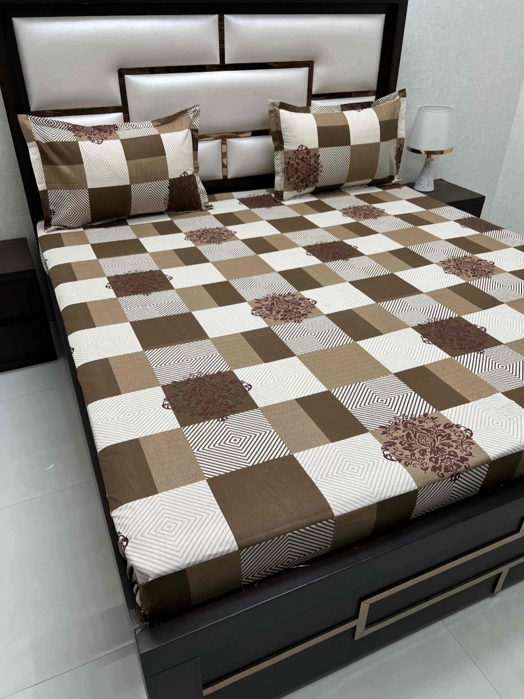 Pure Decor Passion Brown Geometric Pure Cotton 200 TC Queen Bedsheet Set-2.27 m x 2.53 m
Pure Decor Passion Brown Geometric Pure Cotton 200 TC Queen Bedsheet Set-2.27 m x 2.53 m