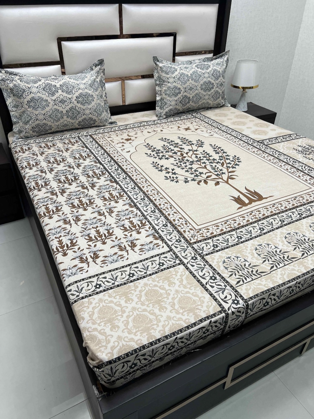 Pure Decor Lifestyle Brown Printed Pure Cotton 330 TC King Bedsheet Set 2.74 m x 2.73 m
Pure Decor Lifestyle Brown Printed Pure Cotton 330 TC King Bedsheet Set 2.74 m x 2.73 m
