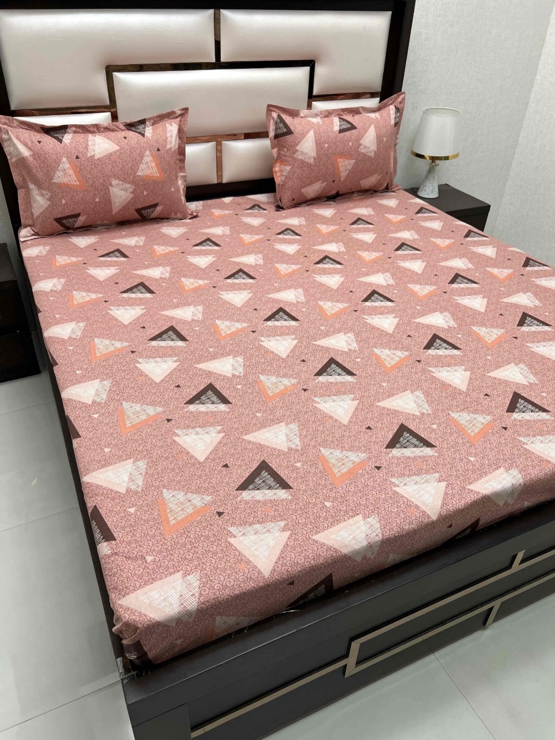 Pure Decor Passion Brown Printed Pure Cotton 330 TC Queen Bedsheet Set 2.29 m x 2.52 m
Pure Decor Passion Brown Printed Pure Cotton 330 TC Queen Bedsheet Set 2.29 m x 2.52 m