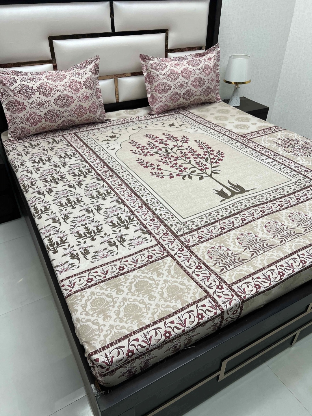 Pure Decor Lifestyle Maroon Printed Pure Cotton 240 TC King Bedsheet Set 2.72 m x 2.72 m
Pure Decor Lifestyle Maroon Printed Pure Cotton 240 TC King Bedsheet Set 2.72 m x 2.72 m