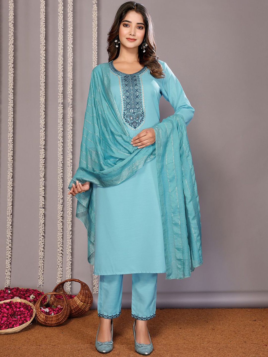 Royal Export Yoke Design Embroidered Straight Kurta with Trousers & Dupatta, Turquoise blue
Royal Export Yoke Design Embroidered Straight Kurta with Trousers & Dupatta, Turquoise blue