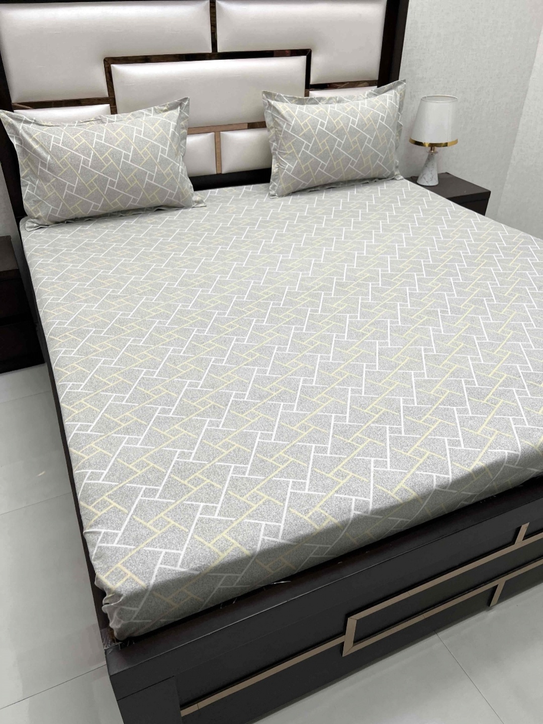 Pure Decor Passion Grey Geometric Pure Cotton 210 TC Double Queen Bedsheet Set-2.2 mx2.55m
Pure Decor Passion Grey Geometric Pure Cotton 210 TC Double Queen Bedsheet Set-2.2 mx2.55m