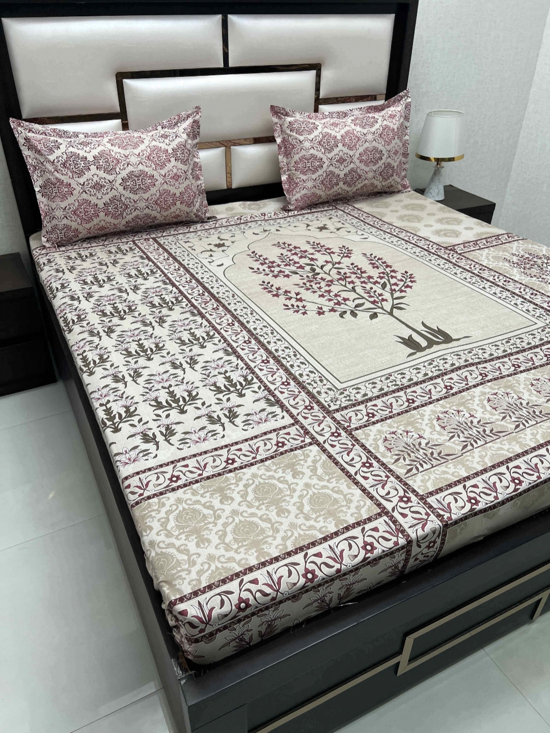Pure Decor Lifestyle Maroon Floral Printed Cotton 350 TC King Bedsheet Set 2.75 x 2.73m
Pure Decor Lifestyle Maroon Floral Printed Cotton 350 TC King Bedsheet Set 2.75 x 2.73m