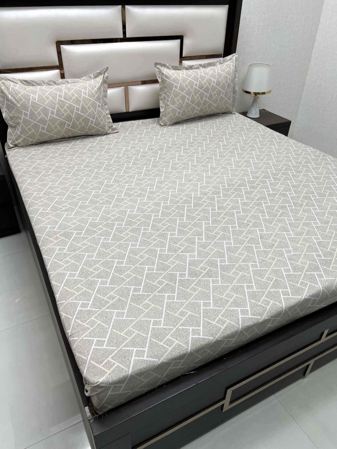 Pure Decor Passion Brown Geometric Printed Cotton 350 TC Queen Bedsheet Set 2.55 x 2.28 m
Pure Decor Passion Brown Geometric Printed Cotton 350 TC Queen Bedsheet Set 2.55 x 2.28 m