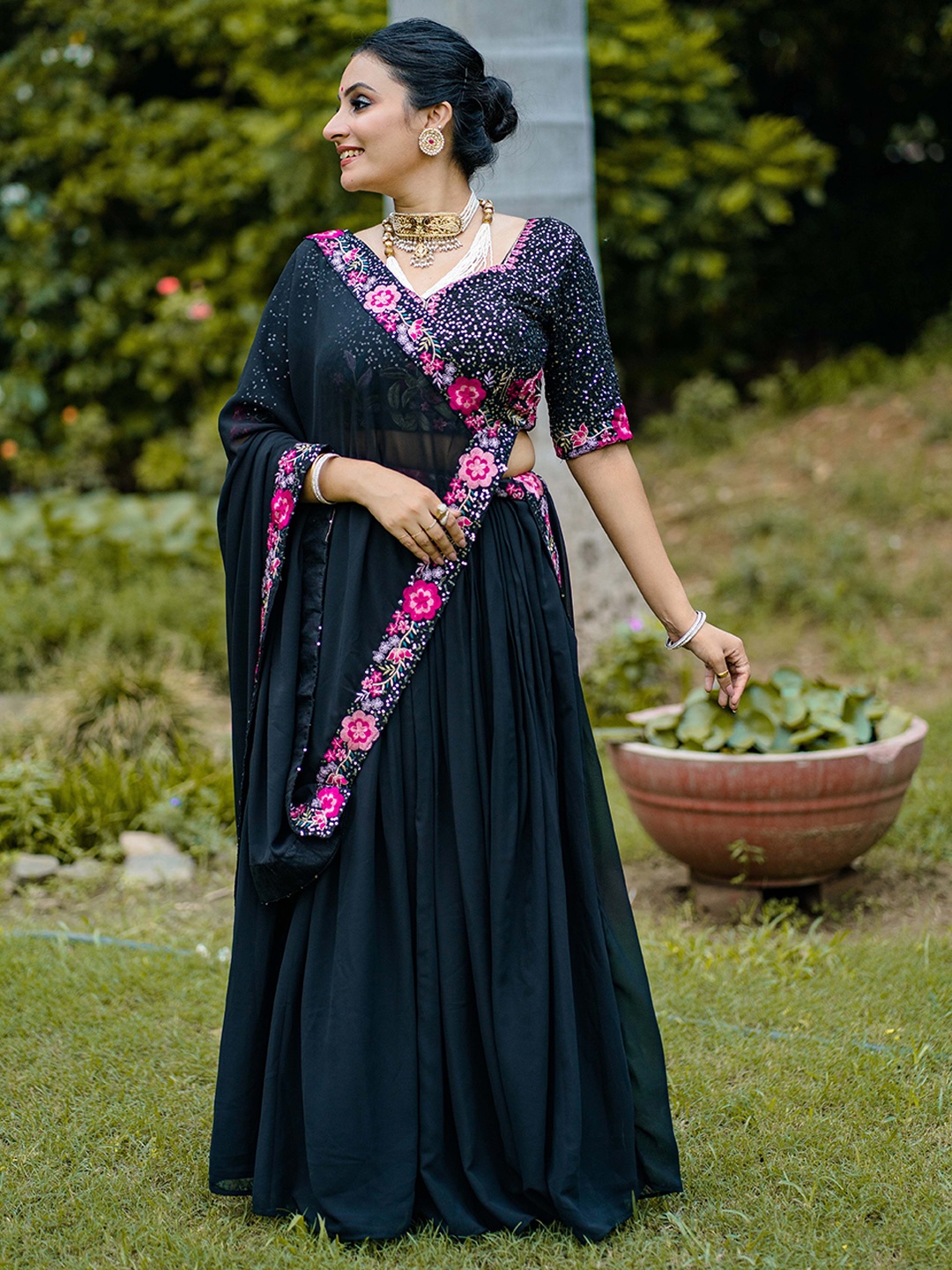 LOOKNBOOK ART Embroidered Sequinned Ready to Wear Lehenga & Unstitched Blouse With Dupatta, Black
LOOKNBOOK ART Embroidered Sequinned Ready to Wear Lehenga & Unstitched Blouse With Dupatta, Black