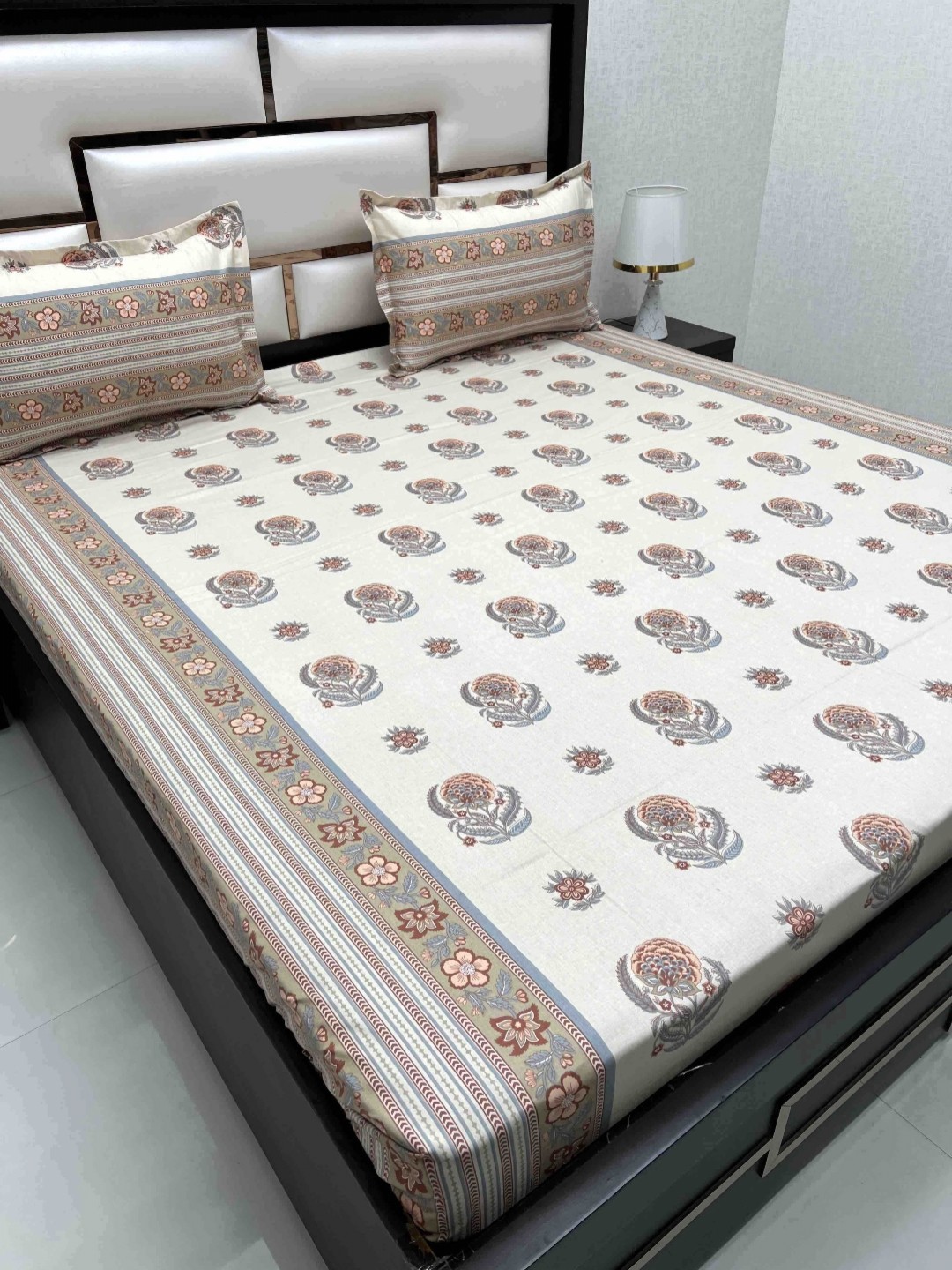 Pure Decor Royal Passion Camel Brown Printed Cotton 400 TC Queen Bedsheet Set 2.54 x 2.28m
Pure Decor Royal Passion Camel Brown Printed Cotton 400 TC Queen Bedsheet Set 2.54 x 2.28m