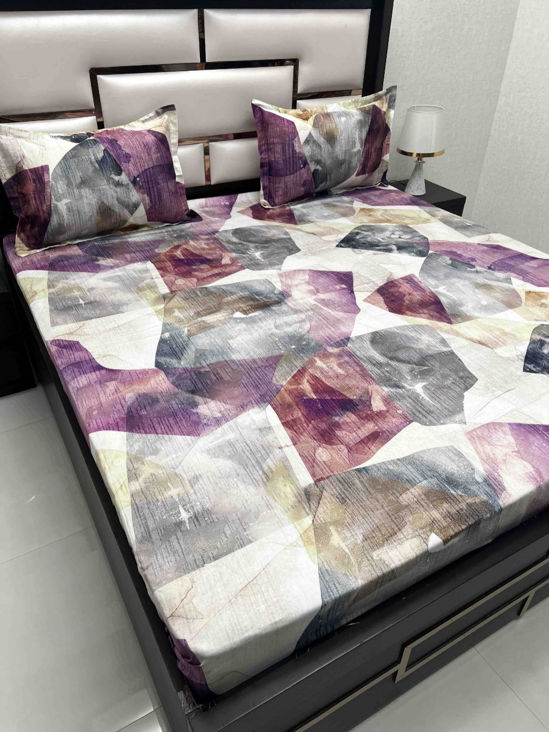 Pure Decor Majestic Purple Geometric Printed Cotton 240TC King Bedsheet Set 2.75 m x 2.72m
Pure Decor Majestic Purple Geometric Printed Cotton 240TC King Bedsheet Set 2.75 m x 2.72m