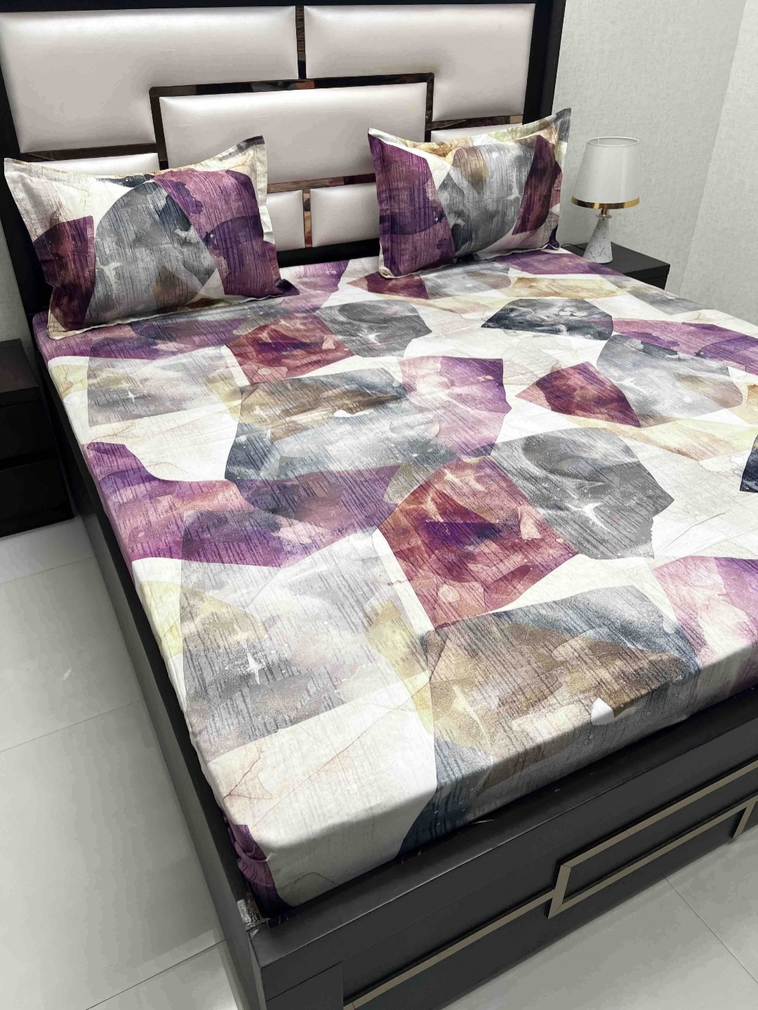 Pure Decor White & Purple Geometric Pure Cotton 350 TC King Bedsheet Set 2.72 m x 2.74 m
Pure Decor White & Purple Geometric Pure Cotton 350 TC King Bedsheet Set 2.72 m x 2.74 m