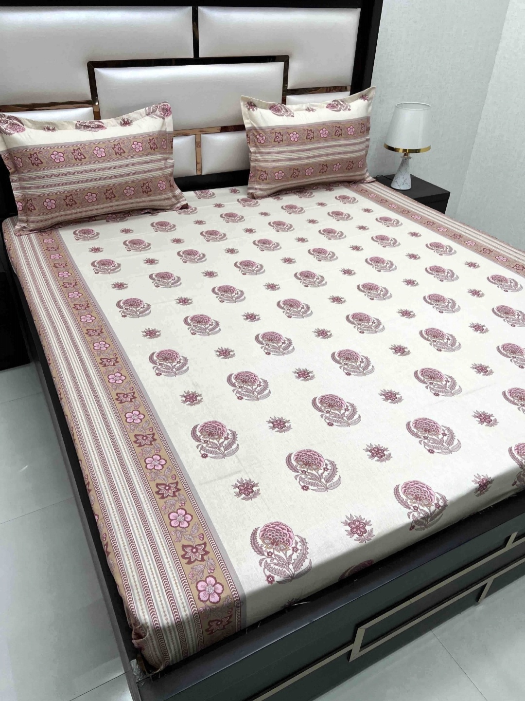 Pure Decor White & Pink Floral Pure Cotton 260 TC Queen Bedsheet Set 2.28 m x 2.55 m
Pure Decor White & Pink Floral Pure Cotton 260 TC Queen Bedsheet Set 2.28 m x 2.55 m