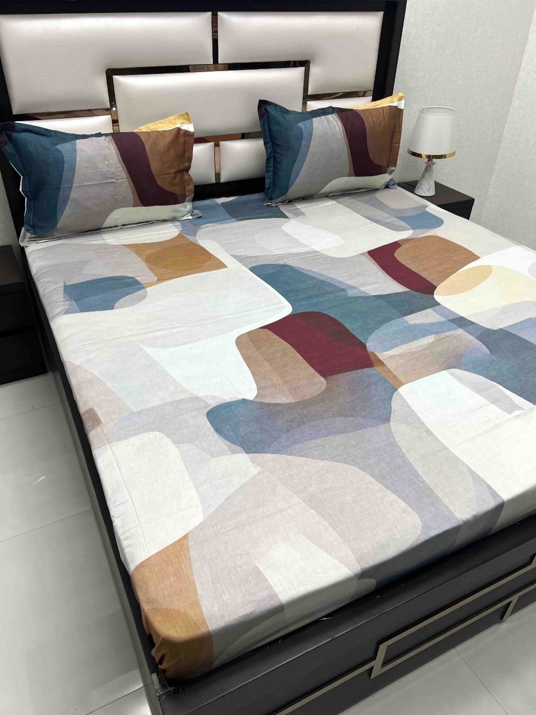 Pure Decor White & Blue Abstract Pure Cotton King 240 TC Bedsheet Set 2.75 m x 2.72 m
Pure Decor White & Blue Abstract Pure Cotton King 240 TC Bedsheet Set 2.75 m x 2.72 m