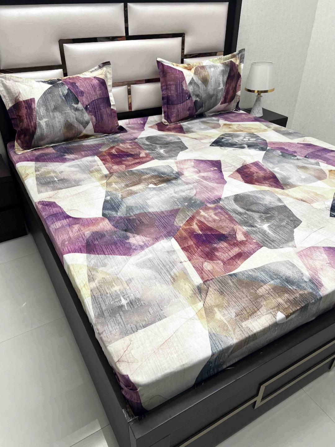 Pure Decor White & Grey Geometric Pure Cotton 400 TC King Bedsheet Set 2.75 m x 2.73 m
Pure Decor White & Grey Geometric Pure Cotton 400 TC King Bedsheet Set 2.75 m x 2.73 m