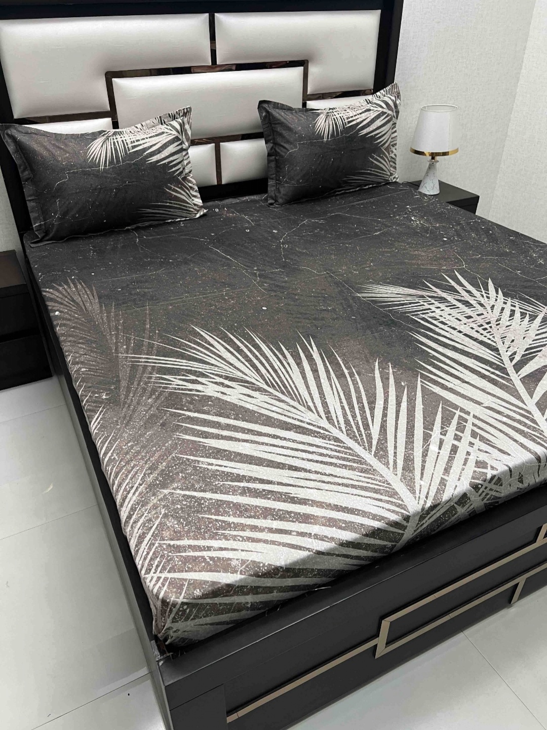 Pure Decor Majestic Brown Floral Pure Cotton 380TC Super King Bedsheet Set-2.74 m x 2.73 m
Pure Decor Majestic Brown Floral Pure Cotton 380TC Super King Bedsheet Set-2.74 m x 2.73 m