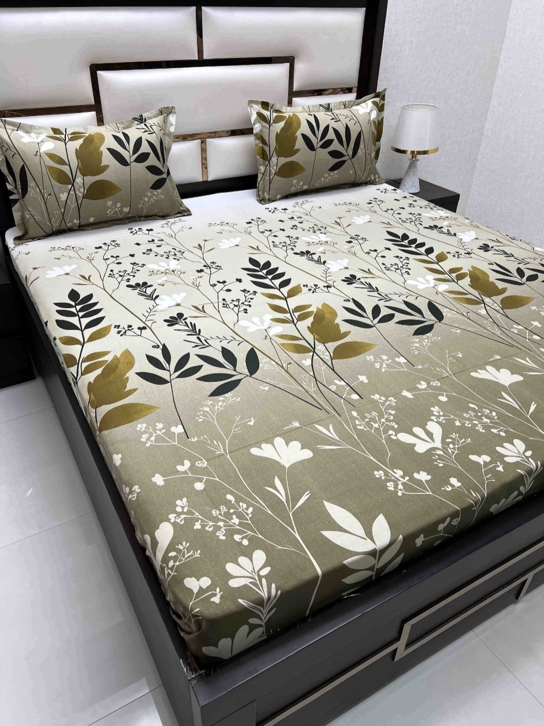Pure Decor Green & White Floral Pure Cotton 250 TC Queen Bedsheet Set 2.29 m x 2.53 m
Pure Decor Green & White Floral Pure Cotton 250 TC Queen Bedsheet Set 2.29 m x 2.53 m