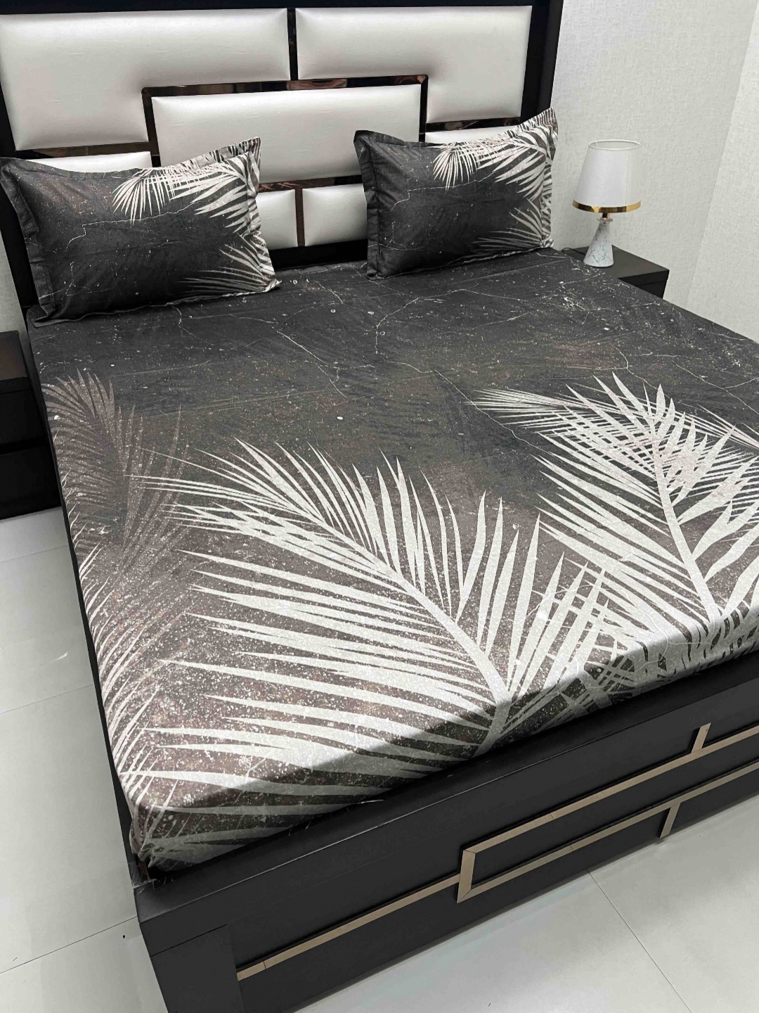 Pure Decor Majestic Brown Floral Printed Cotton 260 TC King Bedsheet Set 2.72 x 2.72 m
Pure Decor Majestic Brown Floral Printed Cotton 260 TC King Bedsheet Set 2.72 x 2.72 m