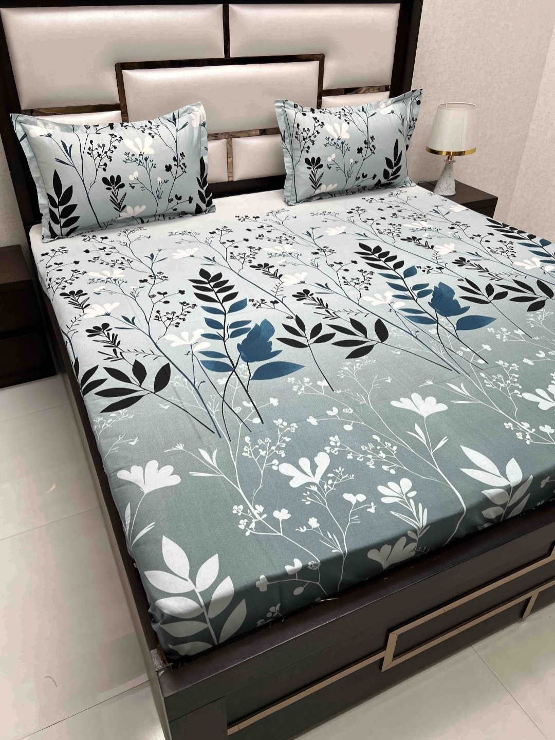 Pure Decor Passion Fur Blue Floral Pure Cotton 210 TC Queen Bedsheet Set-2.29 m x 2.55 m
Pure Decor Passion Fur Blue Floral Pure Cotton 210 TC Queen Bedsheet Set-2.29 m x 2.55 m