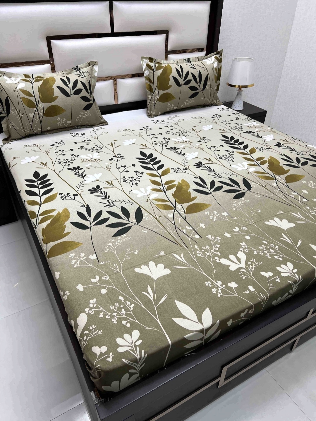 Pure Decor Green & Black Floral Pure Cotton 350 TC Queen Bedsheet Set 2.28 m x 2.52 m
Pure Decor Green & Black Floral Pure Cotton 350 TC Queen Bedsheet Set 2.28 m x 2.52 m