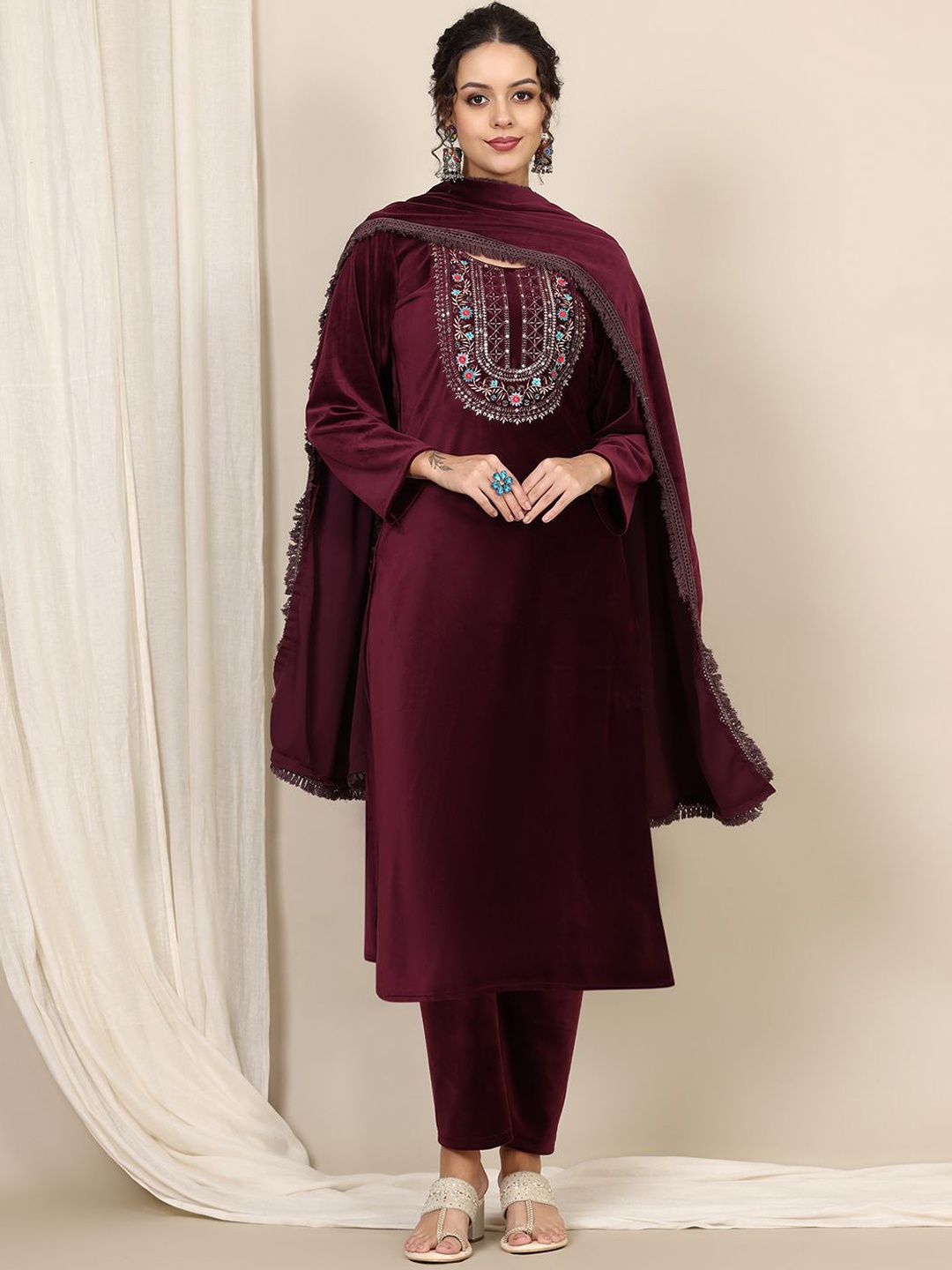 KALINI Floral Embroidered Regular Pure Wool Straight Kurta with Trousers & Dupatta, Purple
KALINI Floral Embroidered Regular Pure Wool Straight Kurta with Trousers & Dupatta, Purple