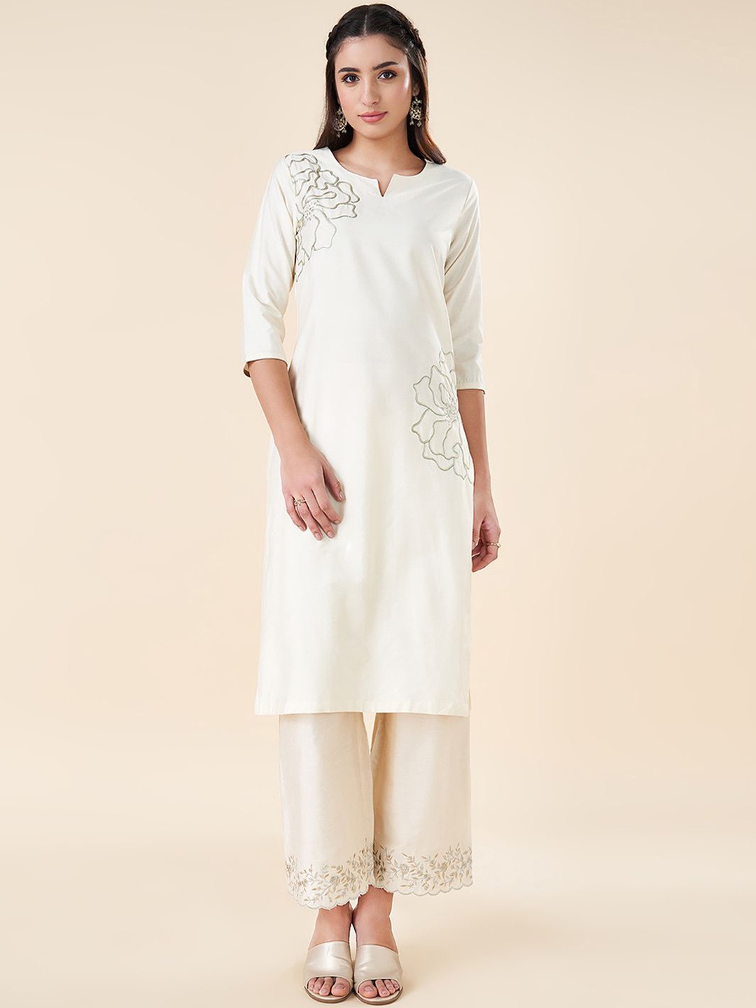 RANGMANCH BY PANTALOONS Floral Embroidered Round Neck Sequinned Sequinned Straight Kurta, White
RANGMANCH BY PANTALOONS Floral Embroidered Round Neck Sequinned Sequinned Straight Kurta, White