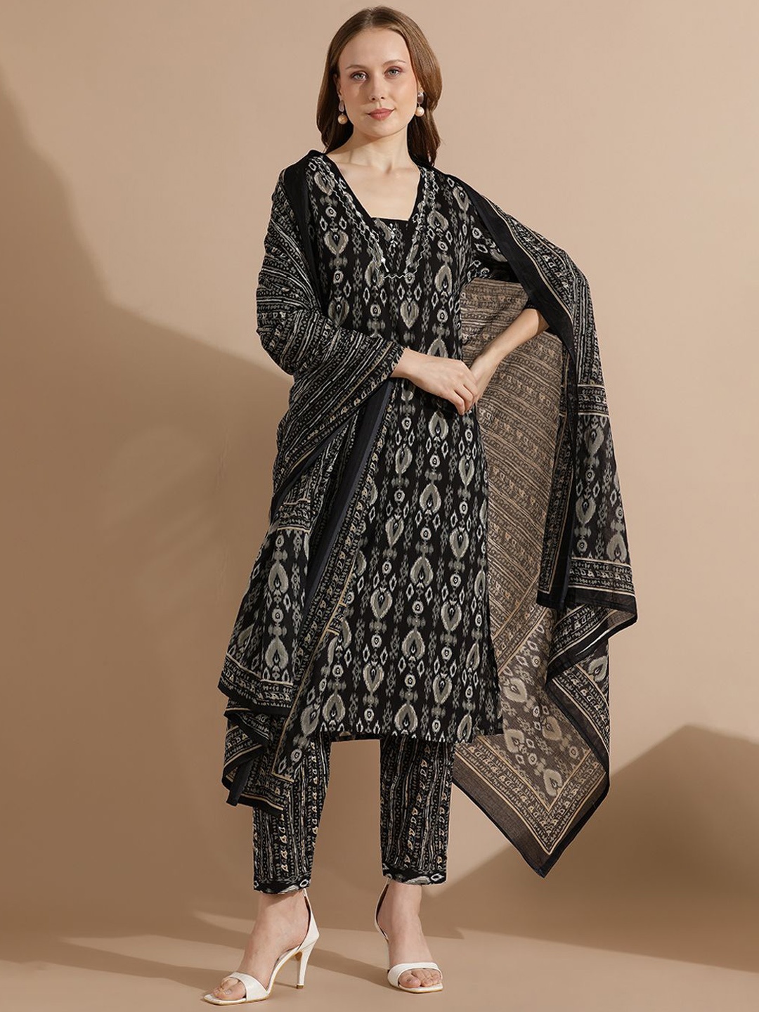 Anouk Black Floral Printed Thread Work Pure Cotton Straight Kurta With Trouser & Dupatta
Anouk Black Floral Printed Thread Work Pure Cotton Straight Kurta With Trouser & Dupatta