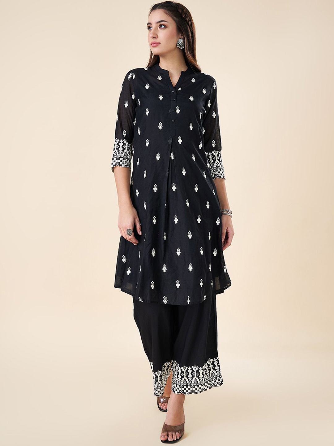RANGMANCH BY PANTALOONS Floral Embroidered Thread Work A-Line Kurta With Trousers, Black
RANGMANCH BY PANTALOONS Floral Embroidered Thread Work A-Line Kurta With Trousers, Black