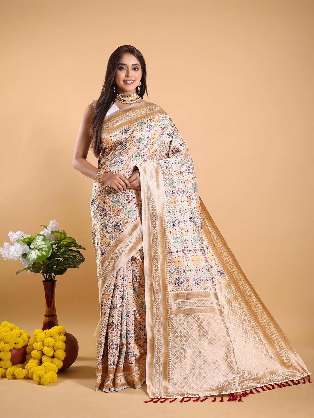 HEER FASHION Women Woven Design Zari Silk Blend Banarasi Saree Blouse Piece, Off white
HEER FASHION Women Woven Design Zari Silk Blend Banarasi Saree Blouse Piece, Off white