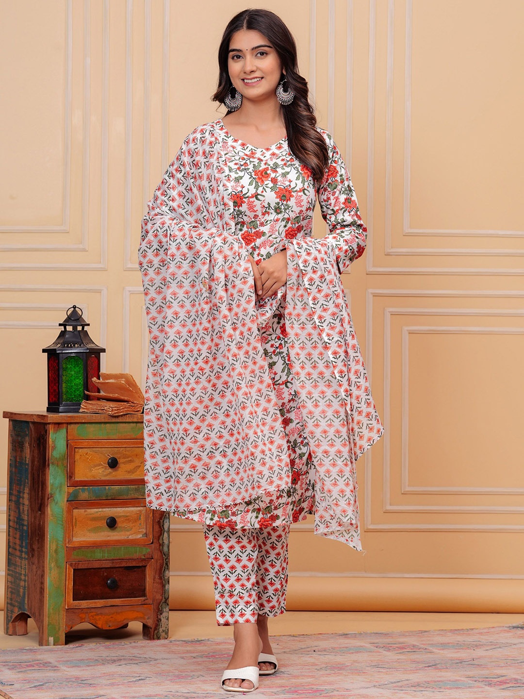 TANISHA Floral Printed V-Neck Pure Cotton Straight Kurta with Trousers & Dupatta, Red
TANISHA Floral Printed V-Neck Pure Cotton Straight Kurta with Trousers & Dupatta, Red