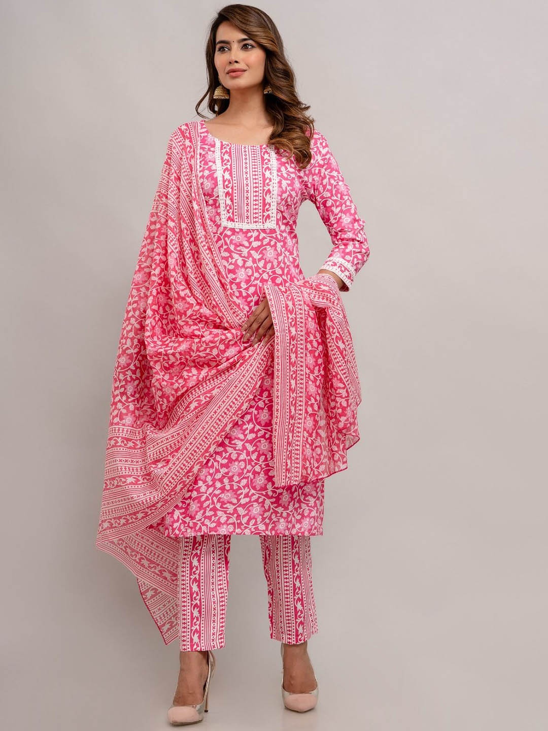 ANNU PARIDHAN Floral Printed Thread Work Straight Kurta With Trousers & Dupatta, Pink
ANNU PARIDHAN Floral Printed Thread Work Straight Kurta With Trousers & Dupatta, Pink