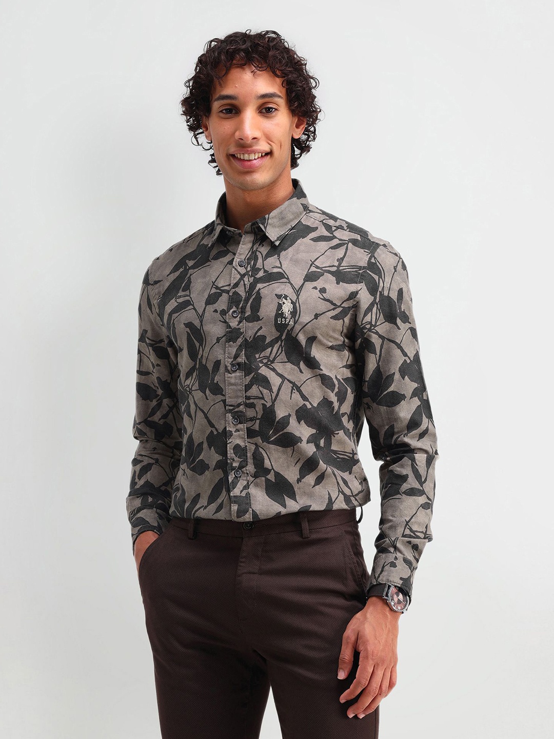 U.S. Polo Assn. Denim Co. Men Manhattan Floral Printed Cotton Slim Fit Casual Shirt, Grey
U.S. Polo Assn. Denim Co. Men Manhattan Floral Printed Cotton Slim Fit Casual Shirt, Grey