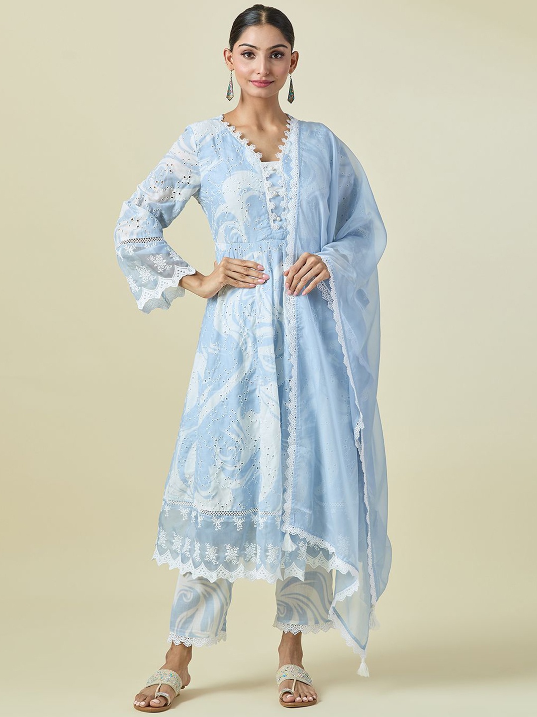 Adara Khan Women Floral Embroidered Regular Kurta with Trousers & With Dupatta, Blue
Adara Khan Women Floral Embroidered Regular Kurta with Trousers & With Dupatta, Blue