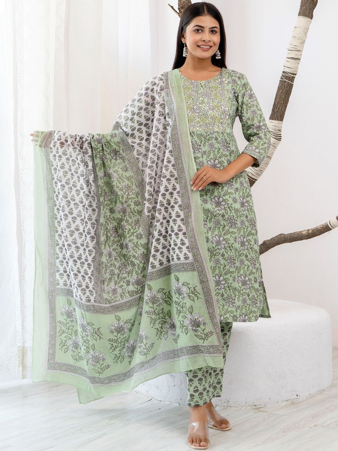 ANNU PARIDHAN Floral Printed Sequinned Pure Cotton Straight Kurta With Trouser & Dupatta, Grey
ANNU PARIDHAN Floral Printed Sequinned Pure Cotton Straight Kurta With Trouser & Dupatta, Grey
