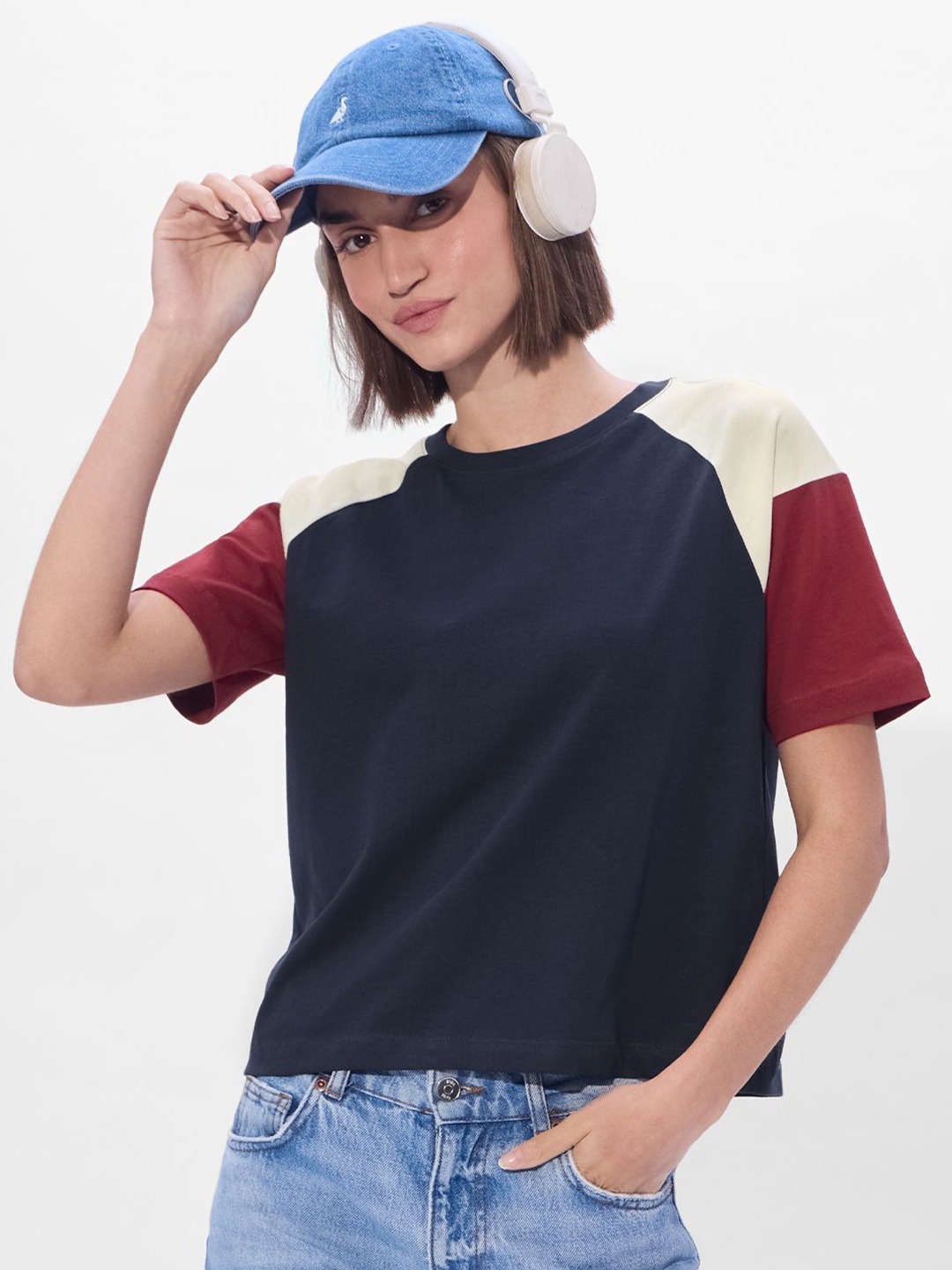 The Souled Store Women Colourblocked Round Neck Cotton Relaxed Fit T-shirt, Navy blue
The Souled Store Women Colourblocked Round Neck Cotton Relaxed Fit T-shirt, Navy blue
