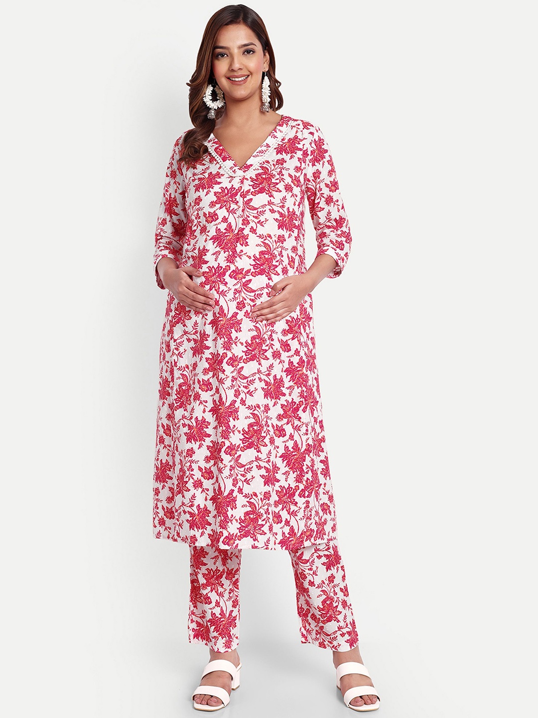 Aaruvi Ruchi Verma Floral Printed Regular Maternity Straight Kurta with Trousers, White
Aaruvi Ruchi Verma Floral Printed Regular Maternity Straight Kurta with Trousers, White