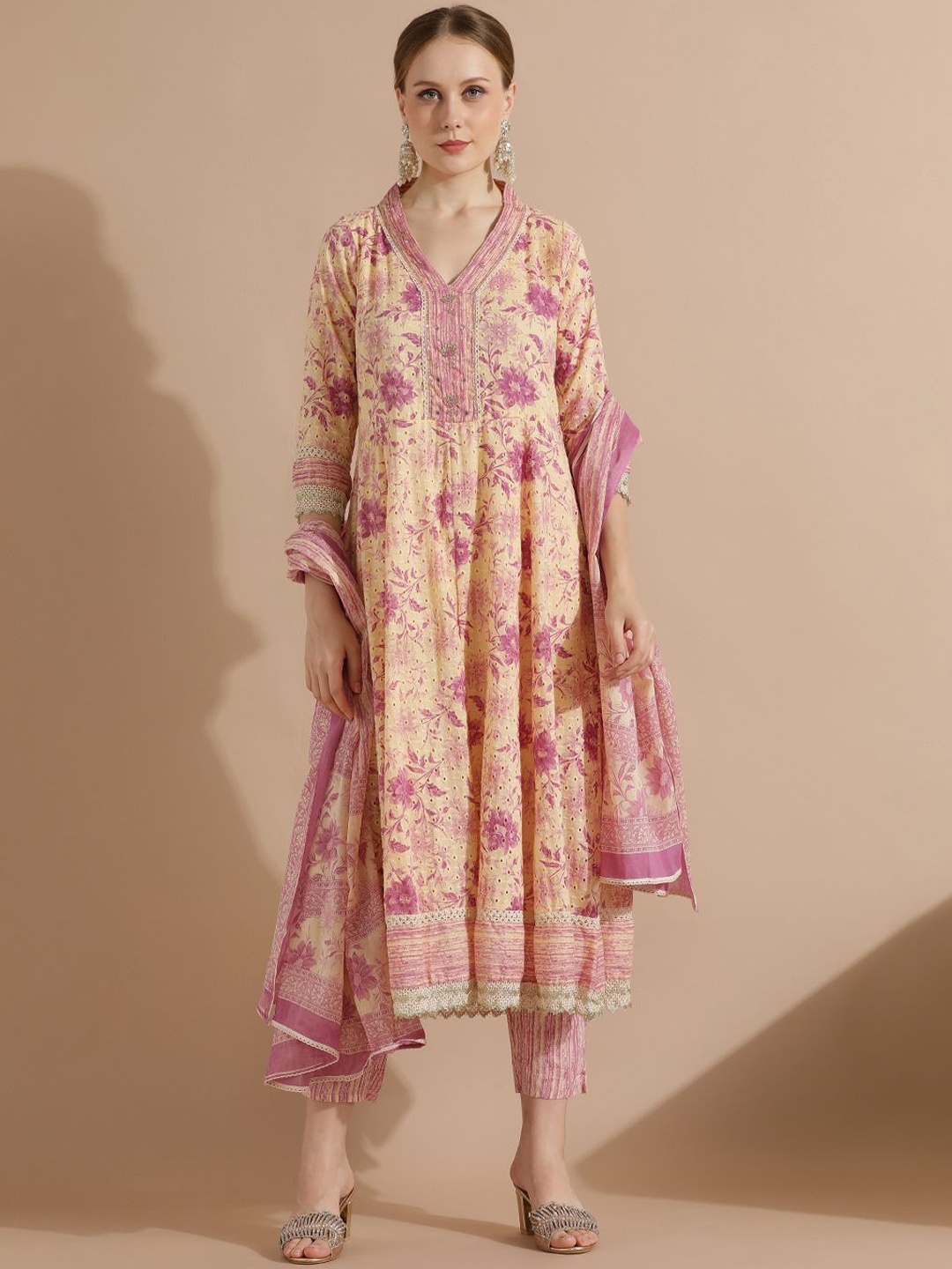 Anouk Floral Embroidered Empire Thread Work Pure Cotton Kurta with Trousers & Dupatta, Pink
Anouk Floral Embroidered Empire Thread Work Pure Cotton Kurta with Trousers & Dupatta, Pink