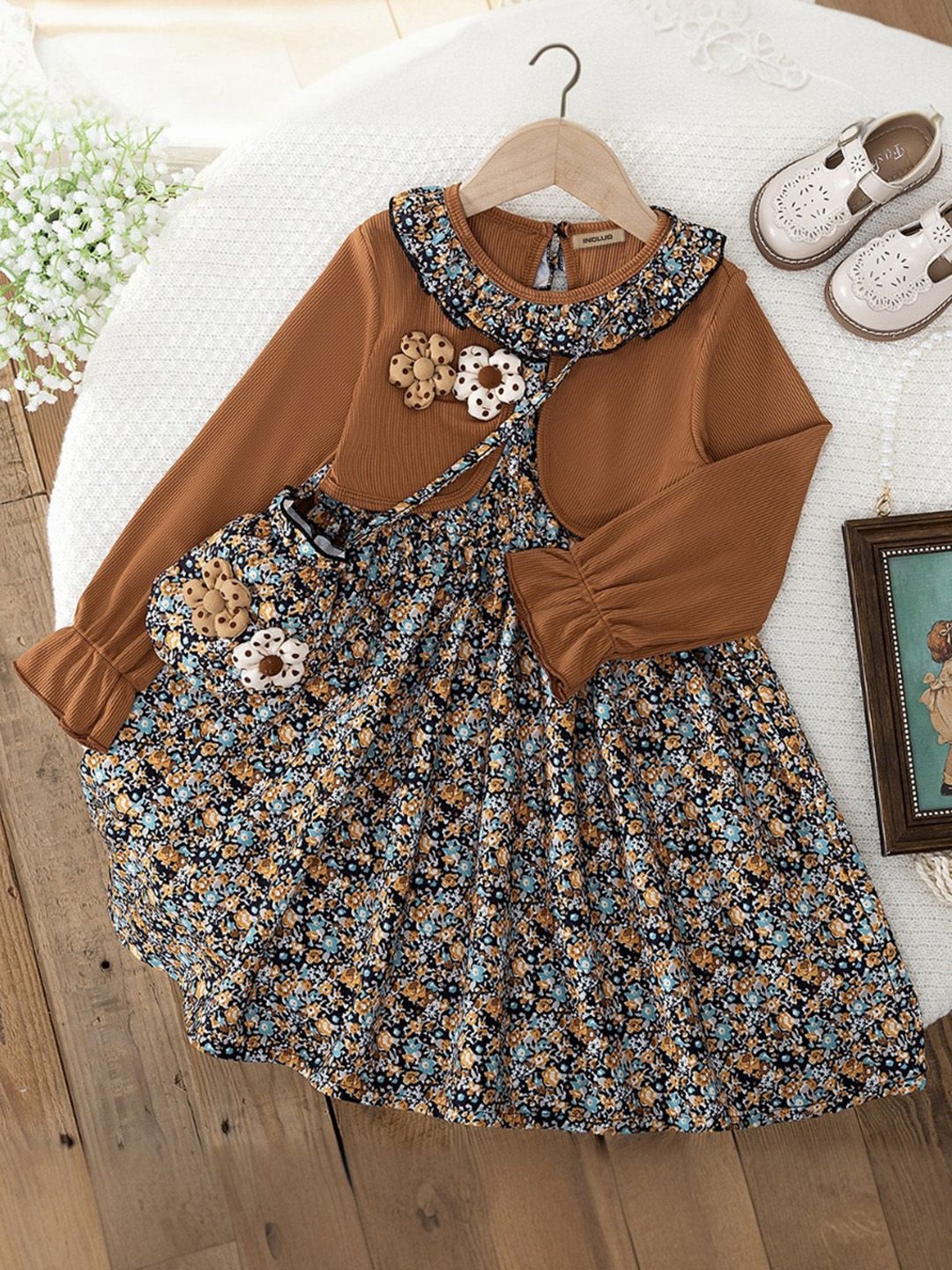 INCLUD Kids-Girls Brown Full Sleeves Round Neck Floral Print Fit & Flare Dress
INCLUD Kids-Girls Brown Full Sleeves Round Neck Floral Print Fit & Flare Dress