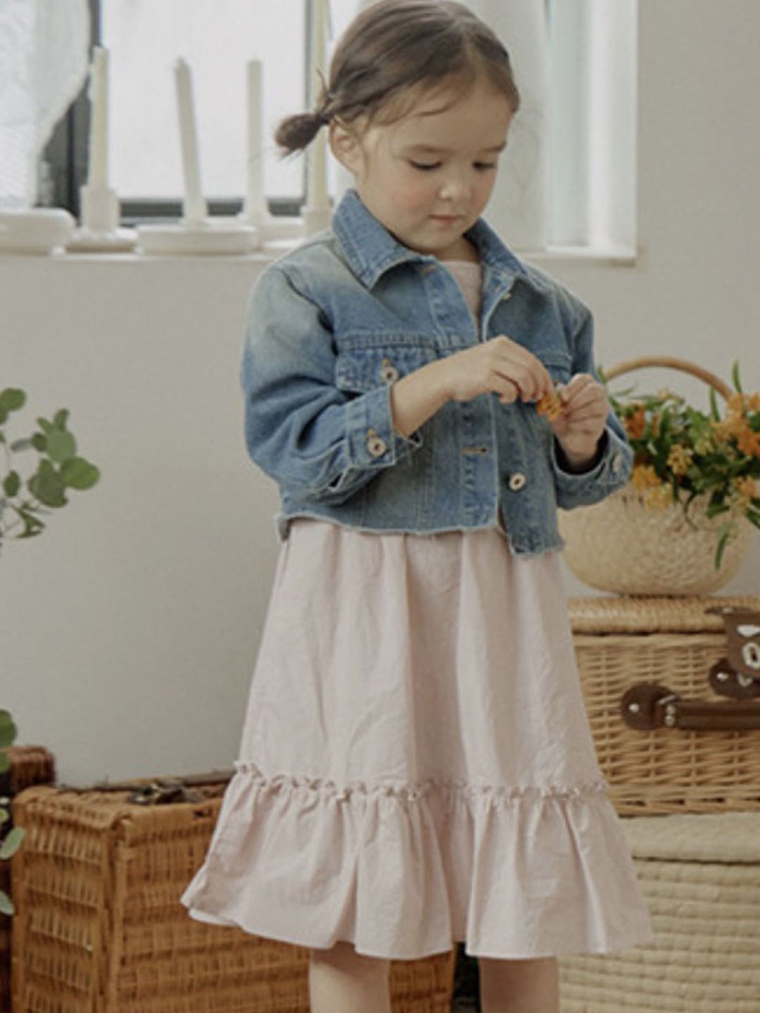 LULU & SKY Girls Spread Collar Washed Self Design Cotton Casual Denim Jacket, Navy blue
LULU & SKY Girls Spread Collar Washed Self Design Cotton Casual Denim Jacket, Navy blue