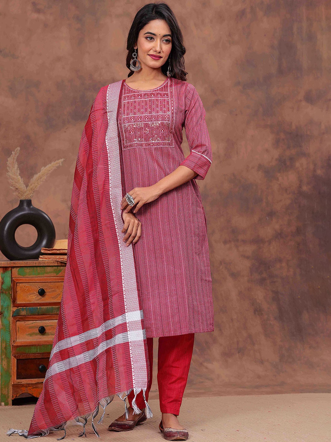 DIZON Embroidered Regular Sequinned Pure Cotton Straight Kurta with Trousers & Dupatta, Red
DIZON Embroidered Regular Sequinned Pure Cotton Straight Kurta with Trousers & Dupatta, Red