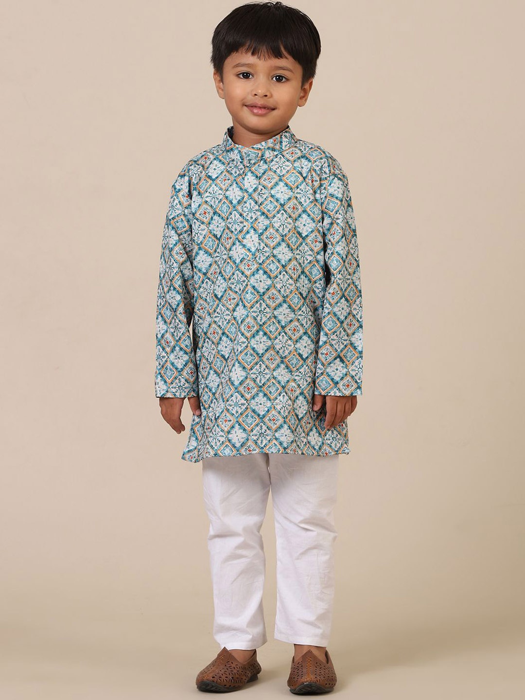 Stuffie Land Boys Ethnic Motifs Printed Mandarin Collar PureCotton Straight Kurta & Pyjama, Blue
Stuffie Land Boys Ethnic Motifs Printed Mandarin Collar PureCotton Straight Kurta & Pyjama, Blue