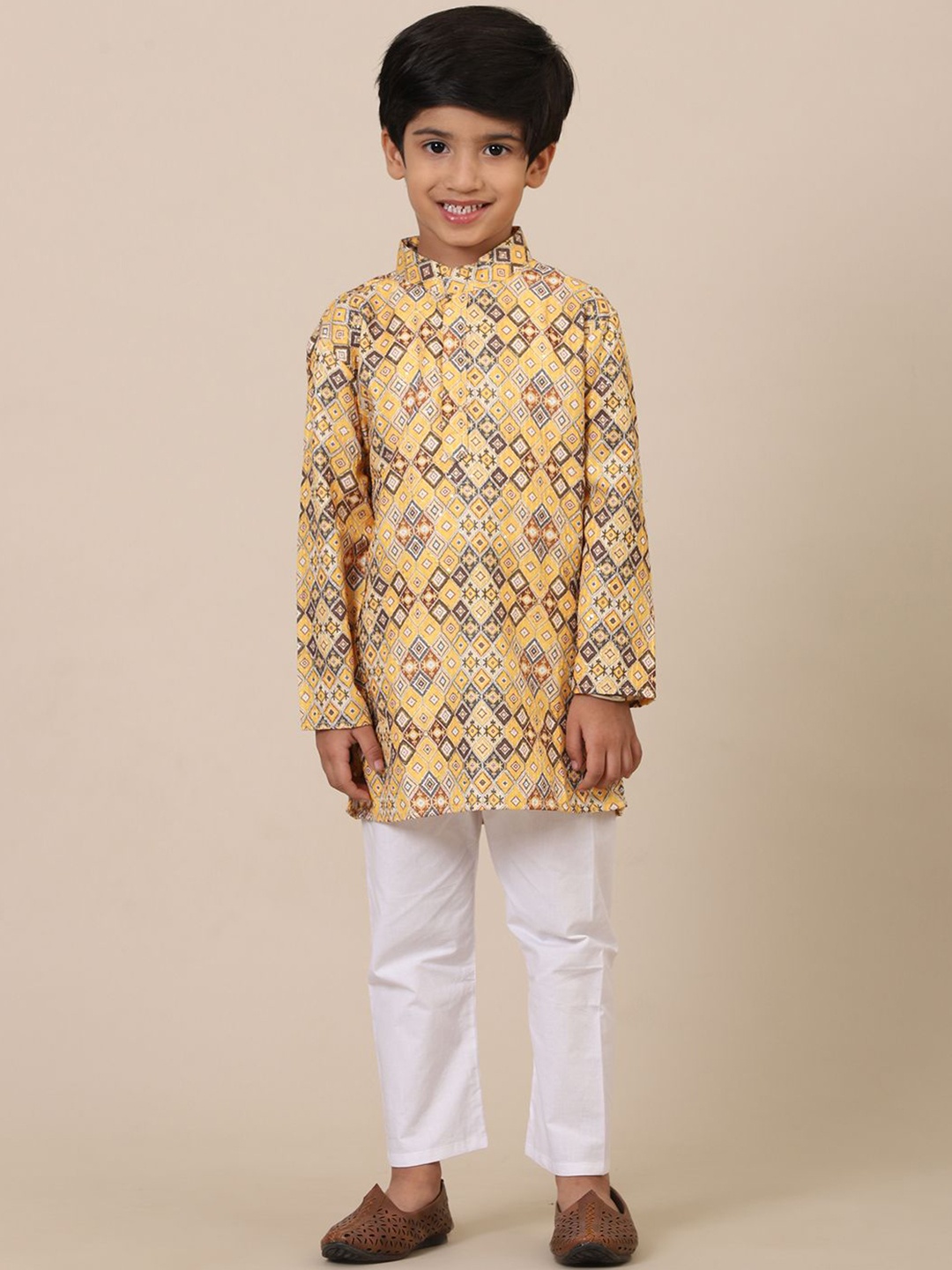 Stuffie Land Boys Geometric Printed Regular Pure Cotton Straight Kurta with Pyjamas, Mustard
Stuffie Land Boys Geometric Printed Regular Pure Cotton Straight Kurta with Pyjamas, Mustard