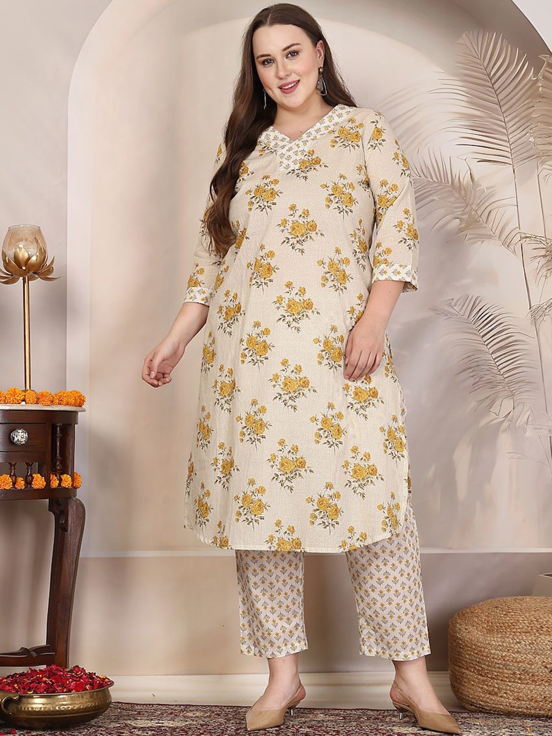 Sringam Plus Size Floral Printed Sequinned V-Neck Pure Cotton Straight Kurta With Trouser, Cream
Sringam Plus Size Floral Printed Sequinned V-Neck Pure Cotton Straight Kurta With Trouser, Cream