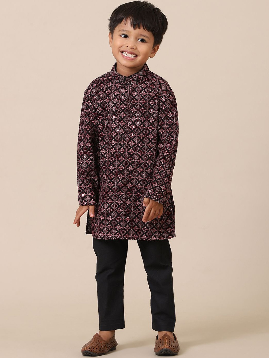 Stuffie Land Boys Embroidered Regular Pure Cotton Straight Kurta with Pyjamas, Black
Stuffie Land Boys Embroidered Regular Pure Cotton Straight Kurta with Pyjamas, Black