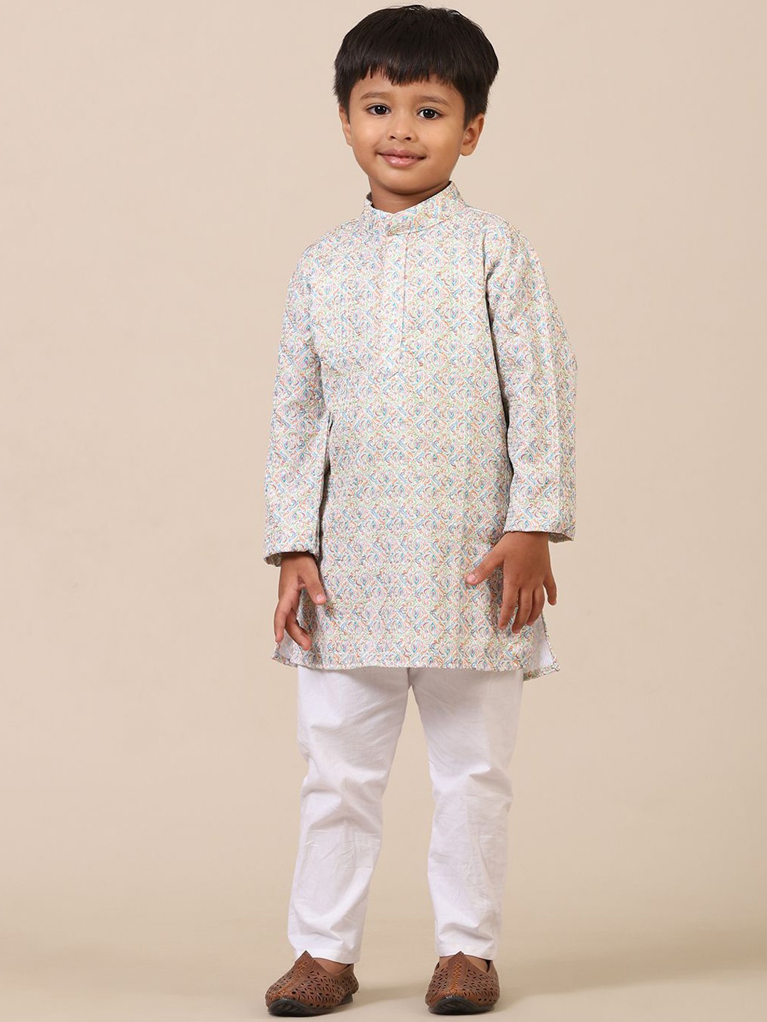 Stuffie Land Boys Abstract Printed Pure Cotton Straight Kurta With Pyjama, White
Stuffie Land Boys Abstract Printed Pure Cotton Straight Kurta With Pyjama, White