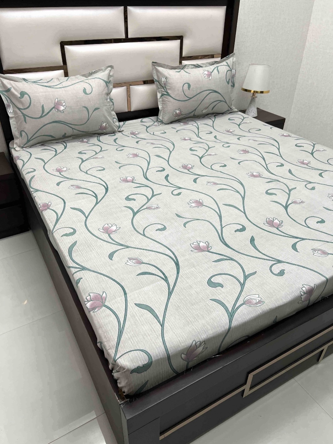 Pure Decor Velar Grey Floral Pure Cotton 350 TC Super King Bedsheet Set-2.75 m x 3.05 m
Pure Decor Velar Grey Floral Pure Cotton 350 TC Super King Bedsheet Set-2.75 m x 3.05 m