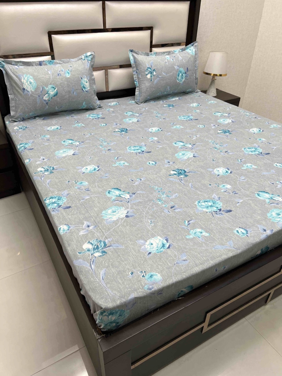 Pure Decor Velar Blue Floral Pure Cotton 350 TC Super King Bedsheet Set-2.75 m x 3.05 m
Pure Decor Velar Blue Floral Pure Cotton 350 TC Super King Bedsheet Set-2.75 m x 3.05 m