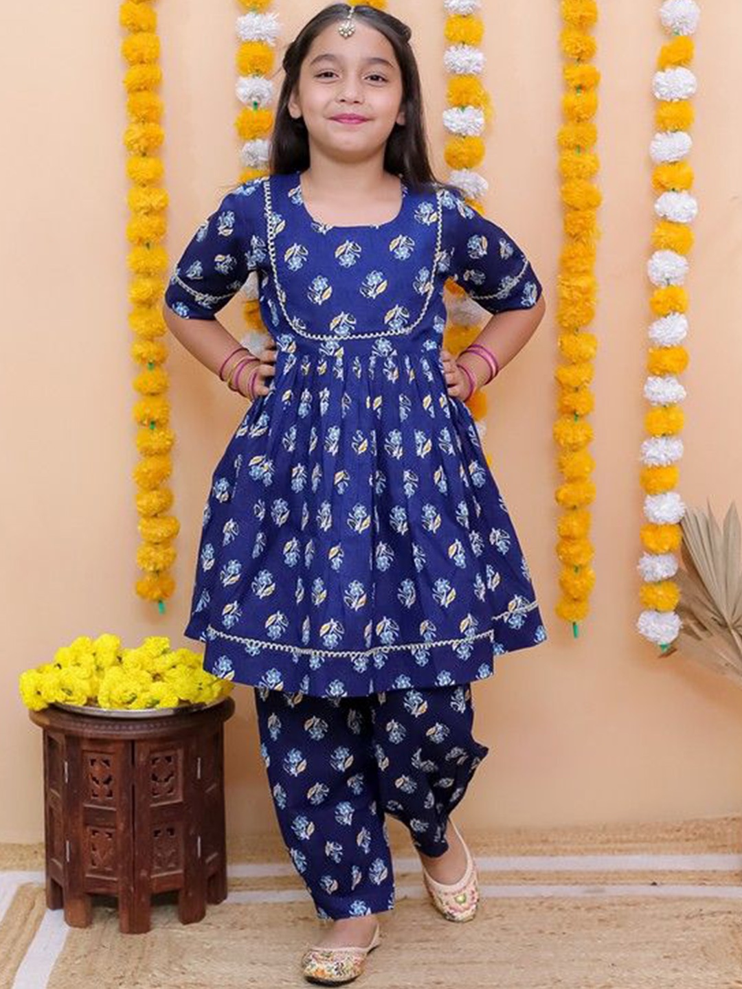 AATYA KIIDS Girls Floral Printed Round Neck Pure Cotton A-Line Kurta With Trousers, Blue
AATYA KIIDS Girls Floral Printed Round Neck Pure Cotton A-Line Kurta With Trousers, Blue