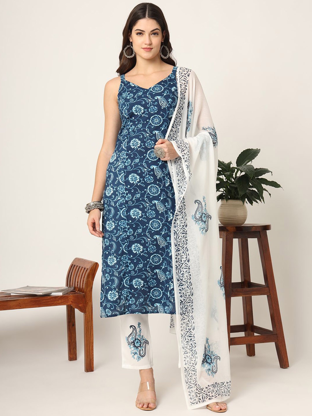 Yufta Floral Printed Shoulder Straps Neck Pure Cotton Kurta with Trousers & With Dupatta, Navy blue
Yufta Floral Printed Shoulder Straps Neck Pure Cotton Kurta with Trousers & With Dupatta, Navy blue