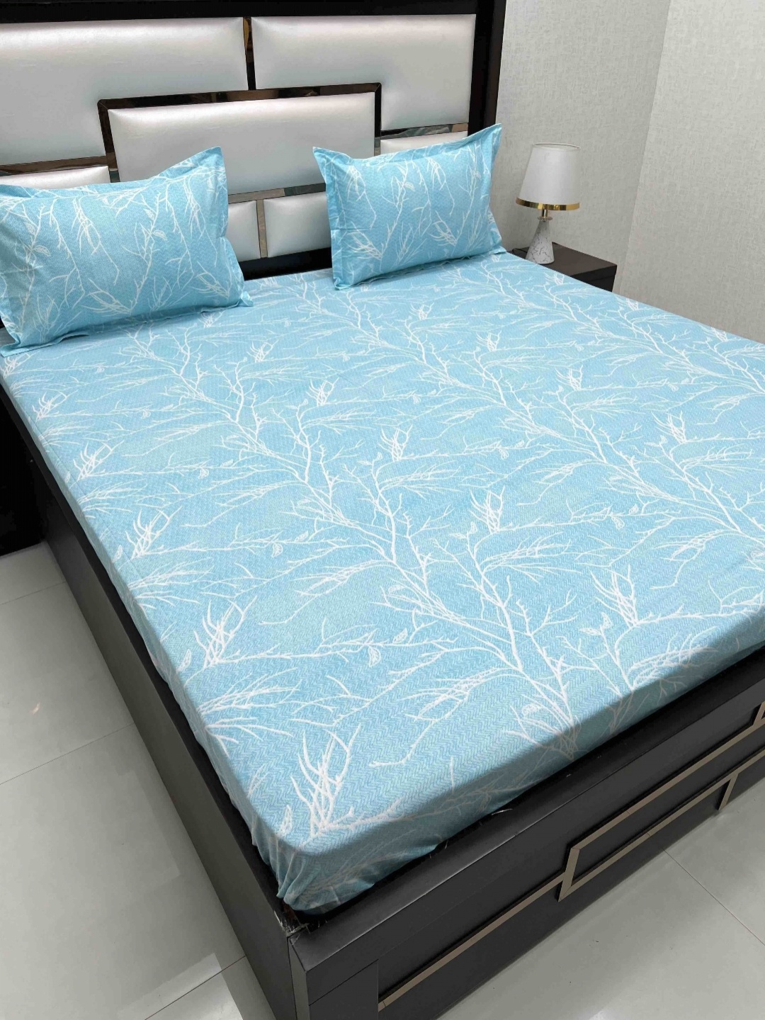 Pure Decor Velar Blue Floral Pure Cotton 380 TC Super King Bedsheet Set-2.75 m x 3.04 m
Pure Decor Velar Blue Floral Pure Cotton 380 TC Super King Bedsheet Set-2.75 m x 3.04 m