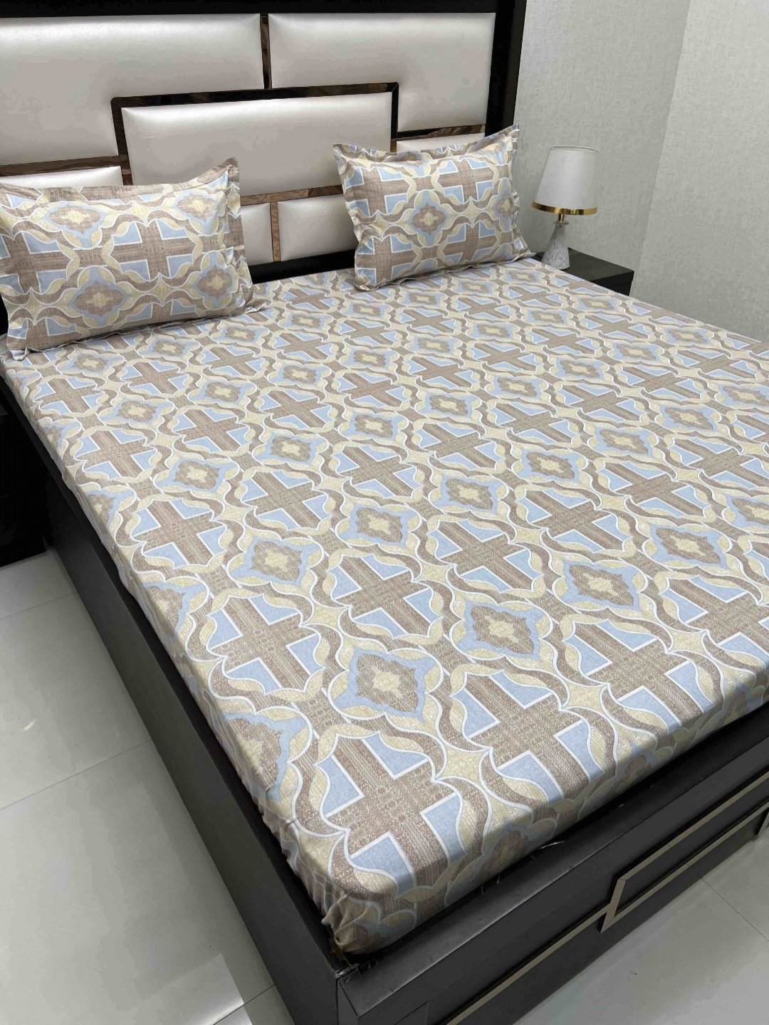Pure Decor Brown & Blue Ethnic Motifs Pure Cotton 380 TC King Bedsheet Set 2.74 m x 3.04 m
Pure Decor Brown & Blue Ethnic Motifs Pure Cotton 380 TC King Bedsheet Set 2.74 m x 3.04 m
