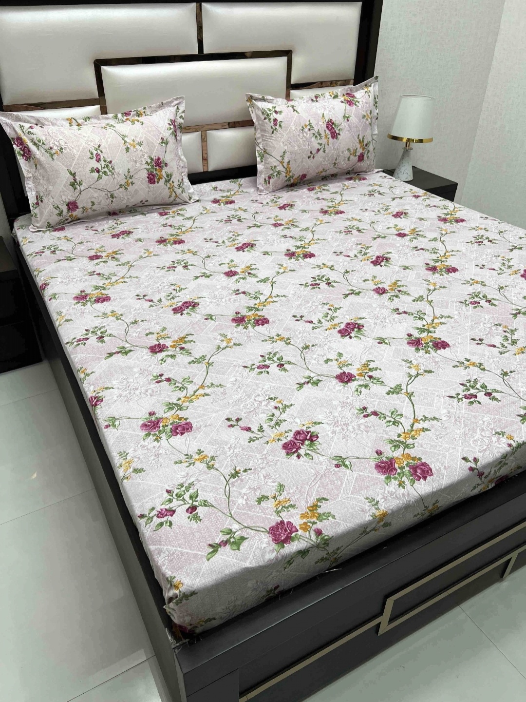 Pure Decor Velar White Floral Pure Cotton 350 TC Super King Bedsheet Set-2.75 m x 3.05 m
Pure Decor Velar White Floral Pure Cotton 350 TC Super King Bedsheet Set-2.75 m x 3.05 m