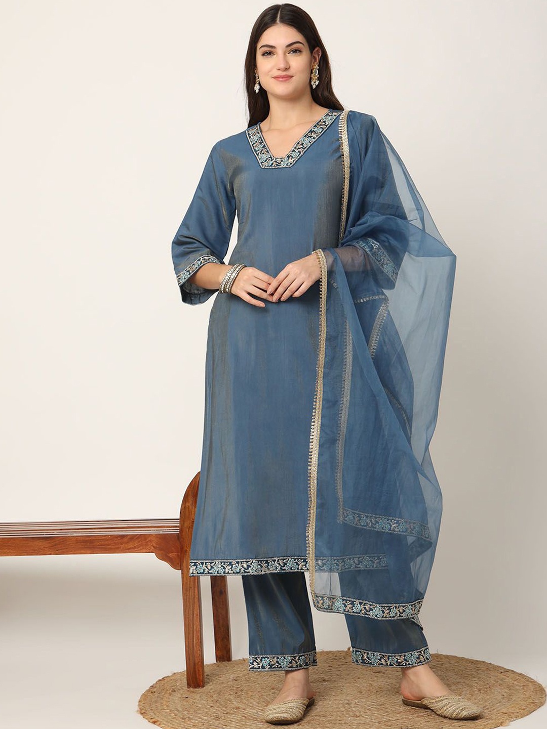 Yufta Floral Embroidered V-Neck Regular Straight Kurta With Trouser With Dupatta, Blue
Yufta Floral Embroidered V-Neck Regular Straight Kurta With Trouser With Dupatta, Blue
